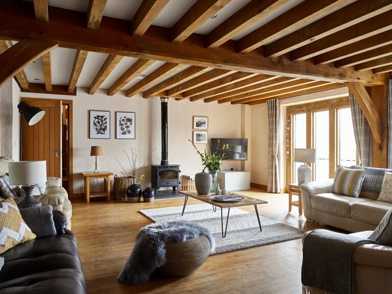 900 x 670 Pumlumon Lounge Tynrhyd29863 768x575